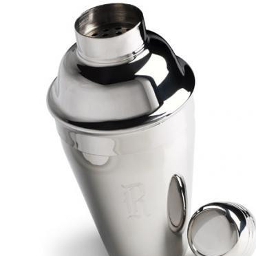 1. Этап. Коктейль 5 часов утра: Влейте в шейкер ром, текилу, бренди, водку и джин. Хорошо встряхните.