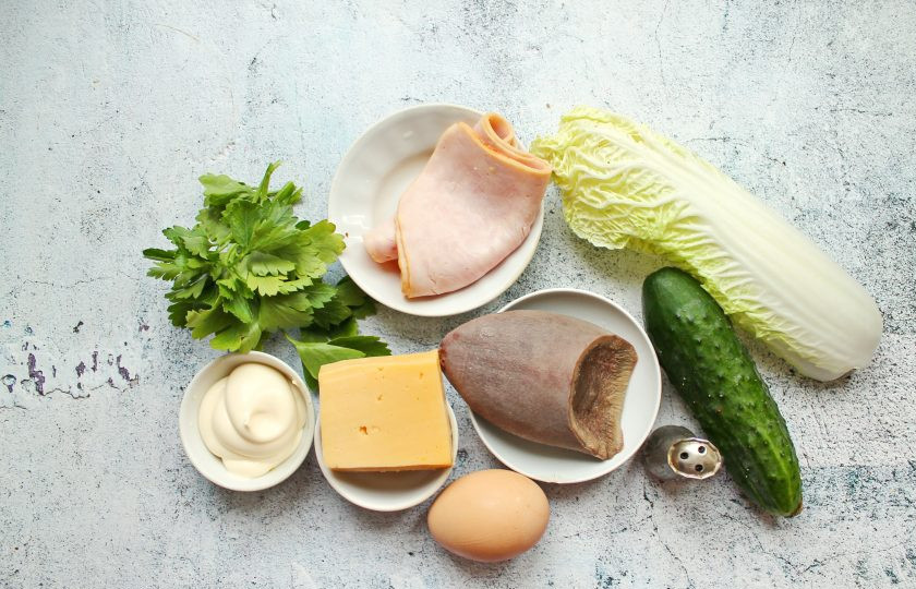 1. Этап. Салат Праздничный с говяжьим языком: Подготовьте все необходимые ингредиенты для приготовления салата 