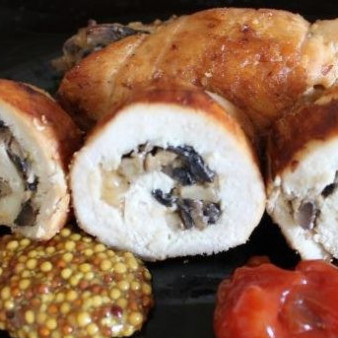 Куриные рулетики с грибами и сыром