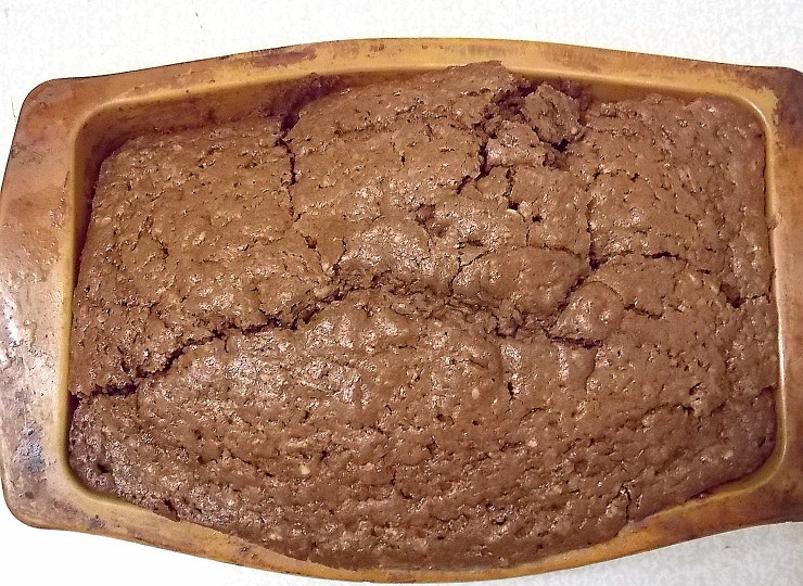 1. Этап. Простейший шоколадный пирог: Переложите в смазанную маслом форму и выпекайте в горячей духовке при t=140 в течение 50 минут до готовности.