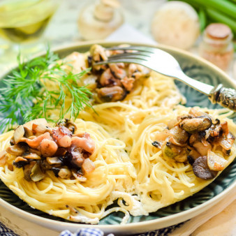 Гнезда с морепродуктами