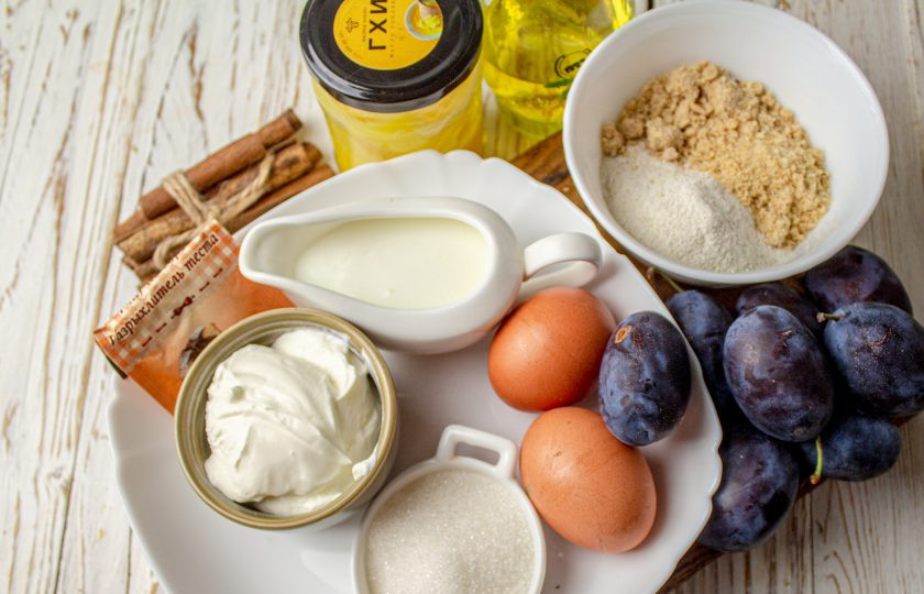 1. Этап. Миндальный пирог со сливами: Подготовьте все необходимые ингредиенты.