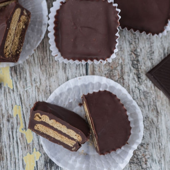 Конфеты на печенье