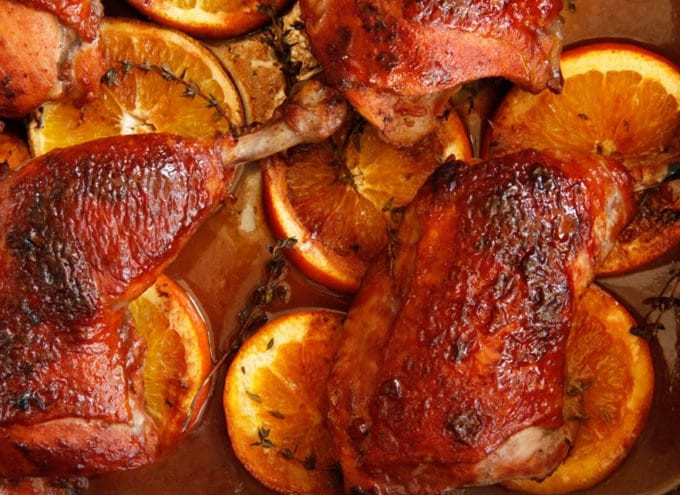 1. Этап. Глазированные куриные ножки: 5. Запекайте блюдо 45 минут в духовке при 250 градусах. За 15 минут до готовности смажьте курицу ещё раз сиропом.