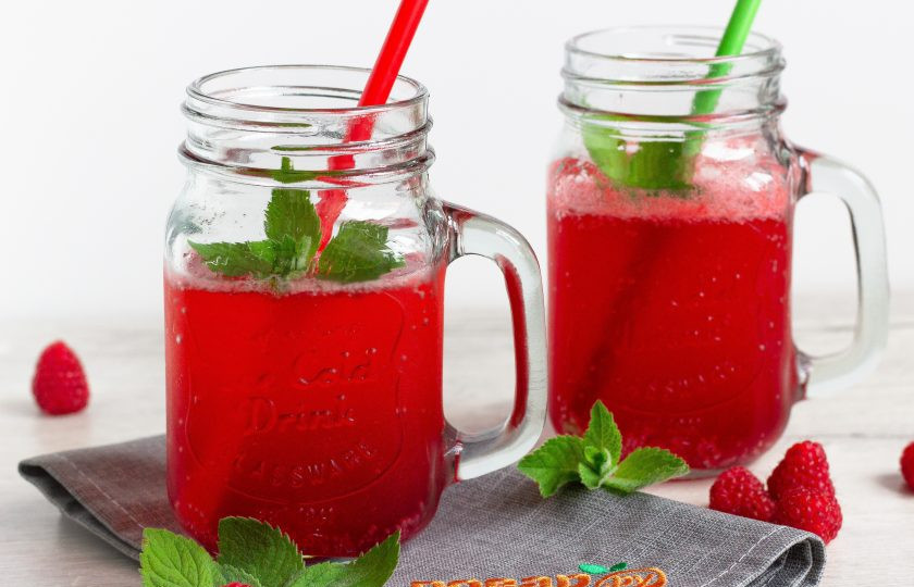 1. Этап. Коктейль с шампанским и малиной: Приятного!