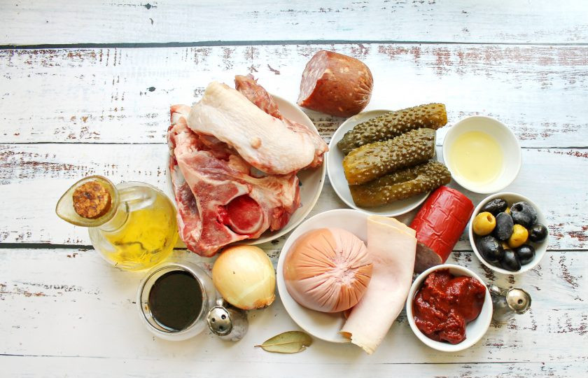 1. Этап. Солянка с жидким дымом: Подготовьте все необходимые ингредиенты для приготовления солянки с жидким дымом.