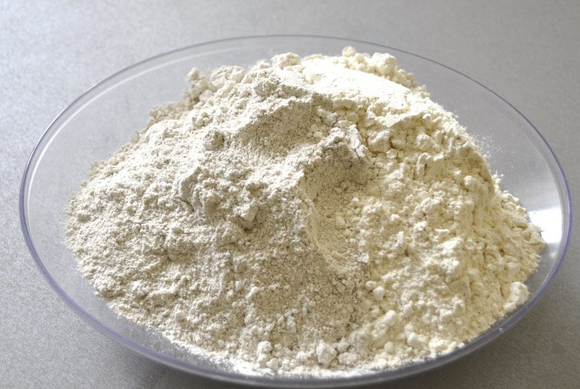 1. Этап. Рижский хлеб по ГОСТу: Смешайте оба вида муки.