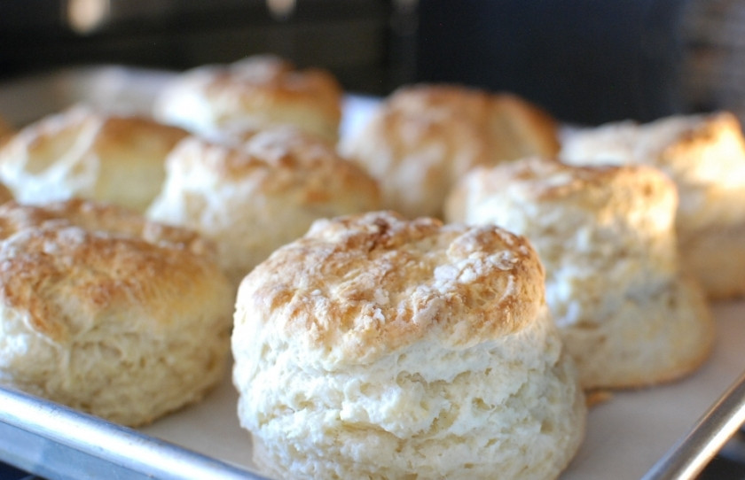 1. Этап. Английское печенье: Выпекаем 22-25 минут при 200 градусах. Печенье должно приобрести золотистый оттенок и существенно подняться.