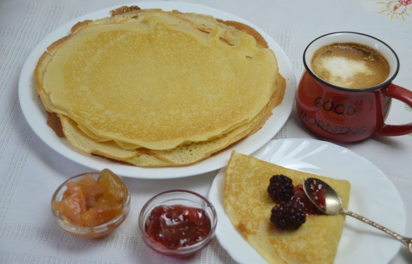 1. Этап. Блины Вологодское кружево: Подавайте блинчики к чаю или кофе, с джемом, вареньем, медом, сгущенным молоком, сметаной, свежими ягодами.