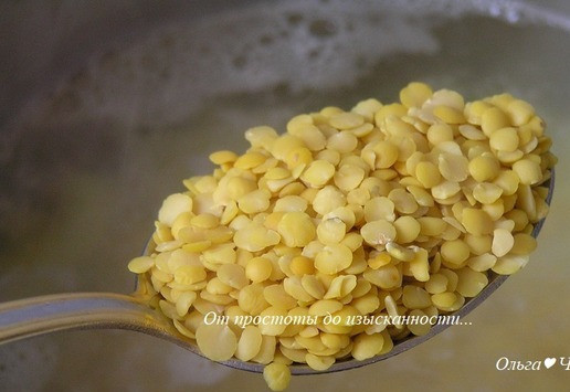 1. Этап. Суп с жёлтой чечевицей и мидиями: В суп добавьте чечевицу, доведите до кипения.