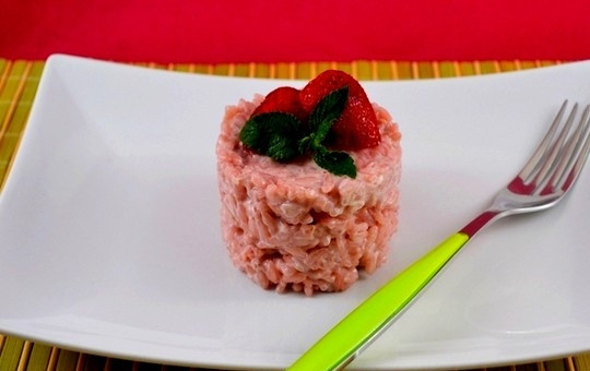 1. Этап. Ризотто с клубникой на 14 февраля: 8. Ризотто с клубникой украсьте листиками мяты и подавайте сразу же. Приятного аппетита!
