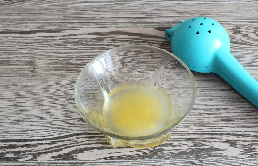 1. Этап. Хлеб Гурман: С половинки лимона снимите цедру и выжмите лимон. Соедините.