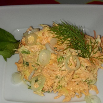 Салат морковный с сыром