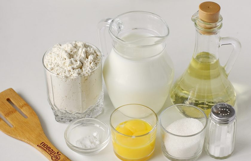 1. Этап. Блины на желтках: Подготовьте все ингредиенты.