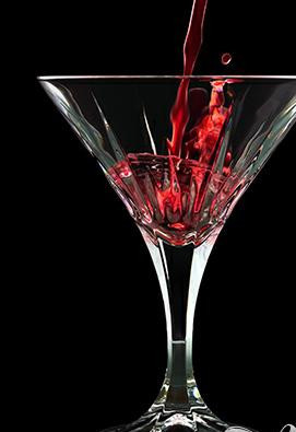 1. Этап. Магическая черешня: 4. Вылить смесь в хорошо охлажденный бокал – она должна иметь приятный красный цвет.