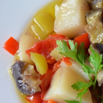 Овощное рагу с баклажанами и картофелем