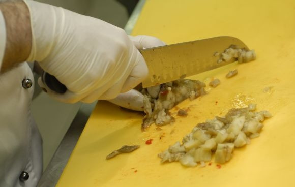 1. Этап. Салат из овощей гриль: Так же мелко режем баклажан.