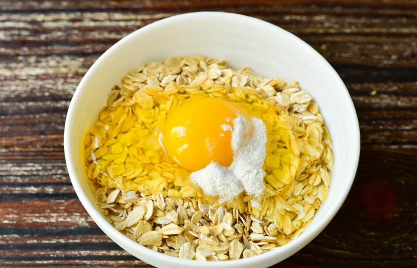 1. Этап. Маффины Фитнес: Всыпьте разрыхлитель.