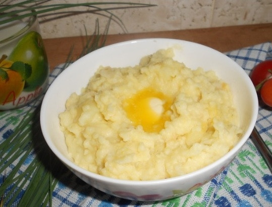 1. Этап. Пшенная каша Сливуха: 5. Перед подачей сделайте углубление в тарелке с кашей и добавьте сливочное масло. Приятного аппетита!