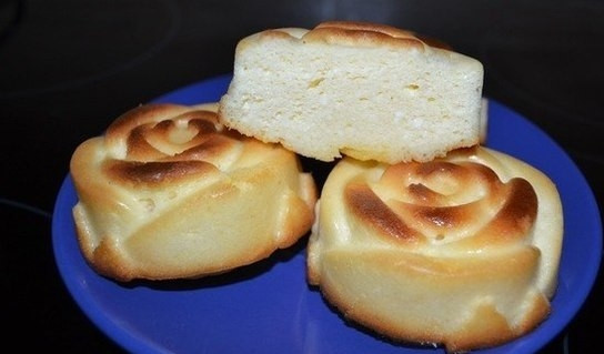 1. Этап. Сырники без муки в духовке: 5. Достаю сырники из форм и остужаю, а потом можно их кушать.