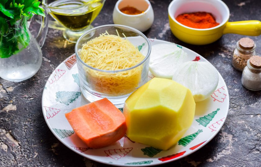 1. Этап. Постный суп с вермишелью: Подготовьте ингредиенты.