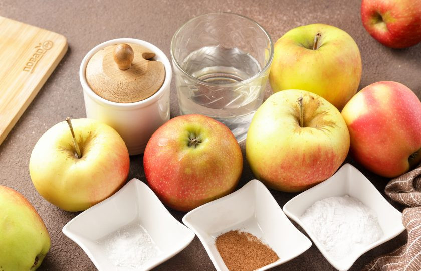 1. Этап. Варенье из яблок в сиропе: Подготовьте все ингредиенты.