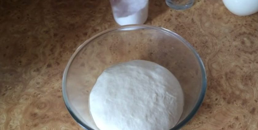 1. Этап. Французский багет на закваске: 3.Округлите готовое тесто и переложите в миску, смазанную растительным маслом. Накройте тесто миской и оставьте при комнатной температуре на три часа.