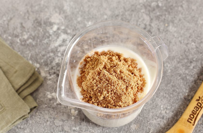 1. Этап. Лен с кефиром для похудения: Добавьте готовую льняную муку в кефир, желательно с минимальным количеством жирности.