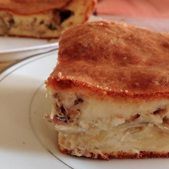 Заливной пирог с картофелем и сайрой