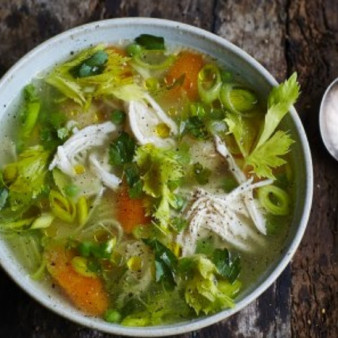 Суп овощной на курином бульоне