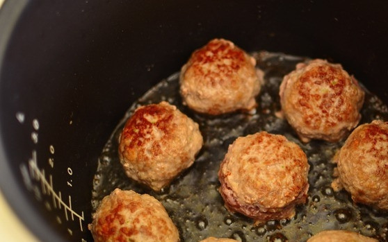 1. Этап. Мясо под соусом в мультиварке: В мультиварке выставьте режим 