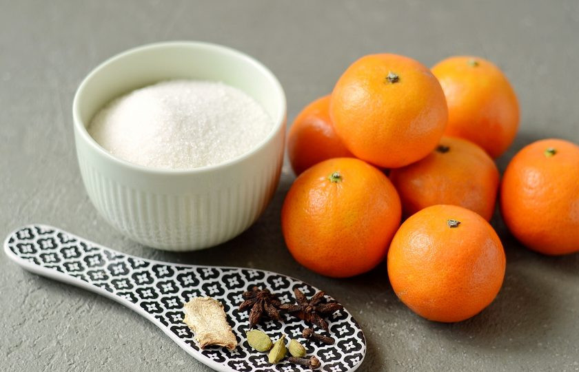 1. Этап. Варенье из мандаринов дольками в мультиварке: Подготовьте все ингредиенты.