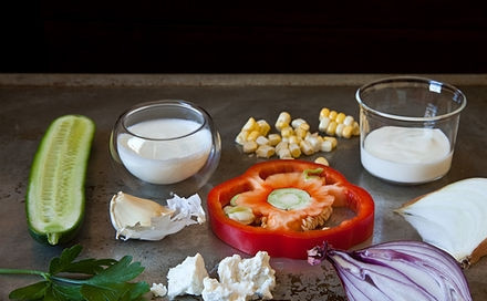 1. Этап. Салат из сладкой кукурузы: 1. Рецепт приготовления салата из сладкой кукурузы начинается с подготовки всех необходимых ингредиентов.