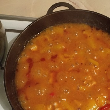 1. Этап. Гуляш с болгарским перцем: Довести гуляш до кипения, дать покипеть 5мин и выключить.