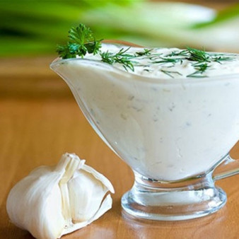 Сметанно-чесночный соус