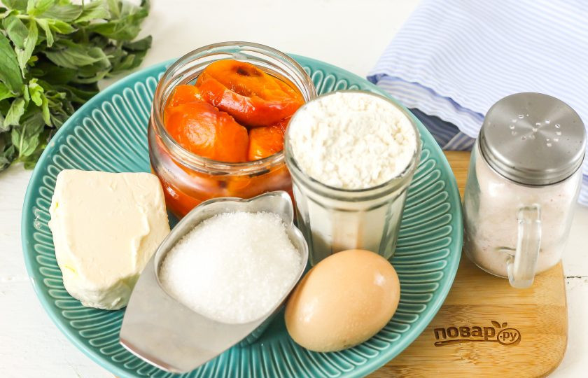 1. Этап. Пирог с персиковым вареньем: Подготовьте указанные ингредиенты.