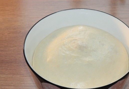 1. Этап. Лепешки по мотивам фесели: 8. Обминаем тесто.