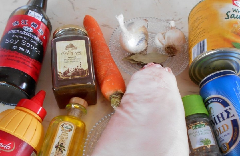 1. Этап. Свиная ножка по-баварски: 1. Собираем все необходимые продукты для приготовления.