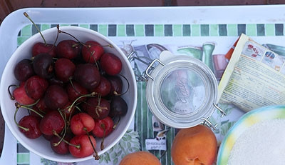 1. Этап. Варенье из черешни на зиму: 1. Подготовим ингредиенты. Ягоды тщательно моем и обсушиваем.