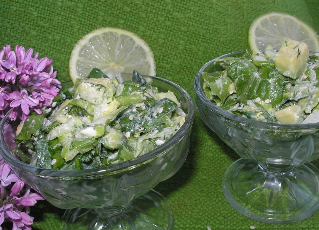 1. Stage. Catherine's Spring Light Salad: You can garnish with some sesame seeds if you like. And you can serve! The salad is ready!!!