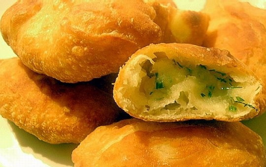 1. Этап. Пирожки на воде: Пирожки выпекайте в разогретом масле до золотистого цвета.