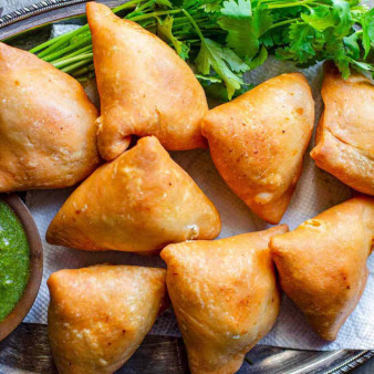 Vegetable Samosas With Mint Cilantro Chutney