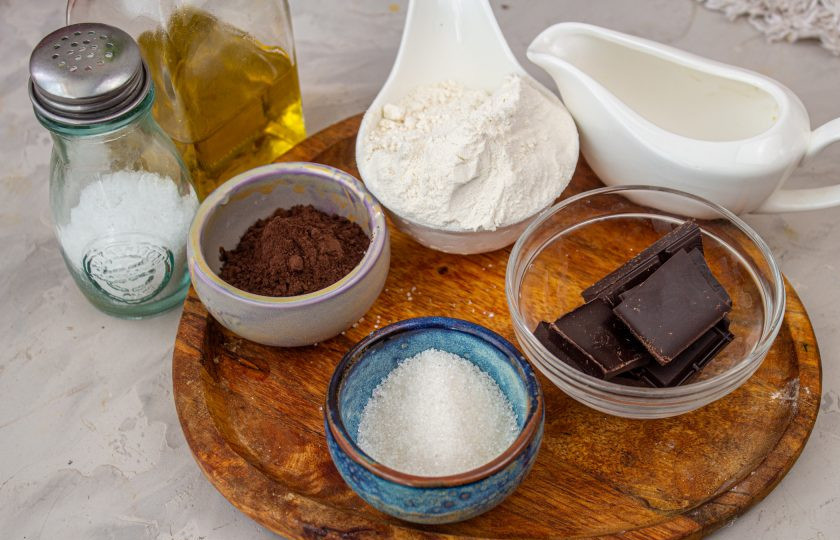 1. Этап. Шоколадный фондан в микроволновке: Подготовьте все необходимые ингредиенты.