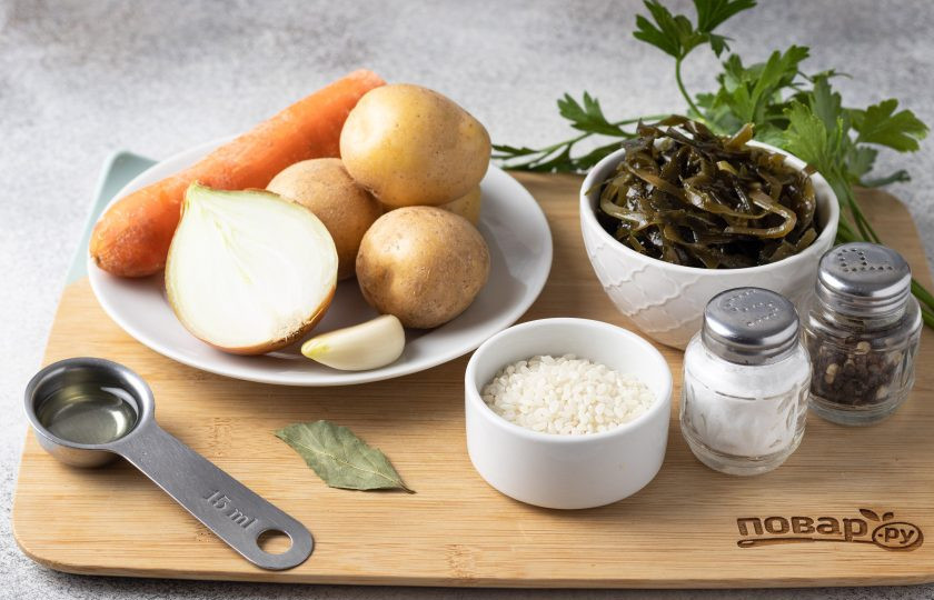 1. Этап. Суп с морской капустой и рисом: Подготовьте все ингредиенты.