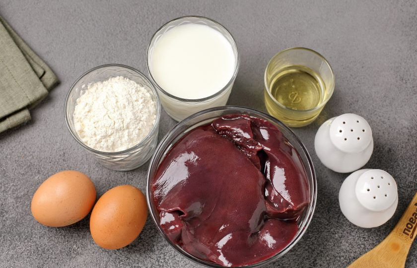 1. Этап. Блинчики из печенки: Подготовьте все ингредиенты. Если печень была заморожена, то её необходимо предварительно разморозить на нижней полке холодильника.