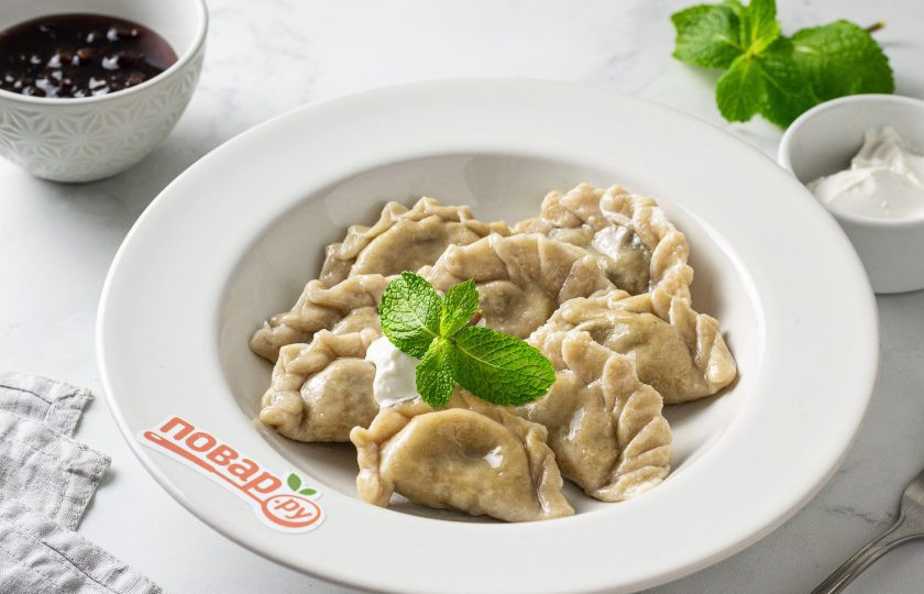 1. Этап. Вареники с вишней из цельнозерновой муки: Вареники с вишней из цельнозерновой муки готовы, приятного аппетита!