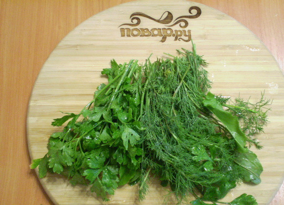 1. Этап. Зеленый коктейль с укропом: Тщательно вымойте, обрежьте грубые части растений.