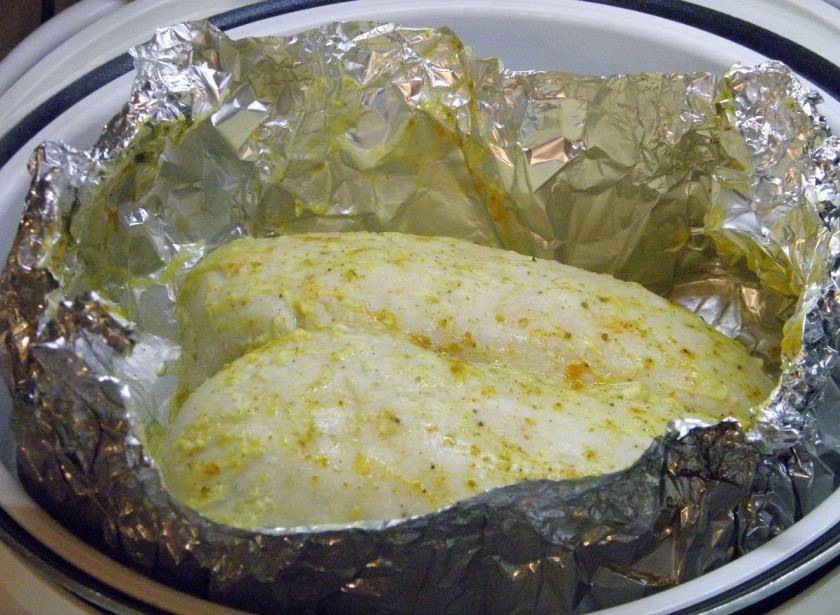 1. Этап. Куриная грудка на пару в мультиварке: Через 45 минут осторожно откройте фольгу. Мясо готово. Приятного аппетита!