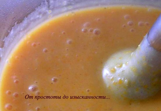 1. Этап. Тыквенный суп с апельсиновым соком: Отлейте половину супа и измельчите в пюре с помощью погружного блендера.
