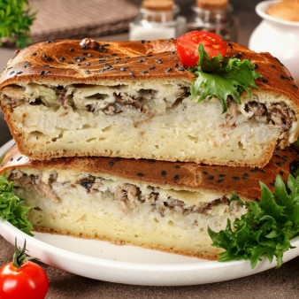 Пирог с сайрой и рисом